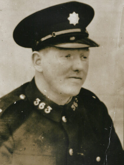 【jpg清晰版】成都警察局警员1934年上海.jpg
