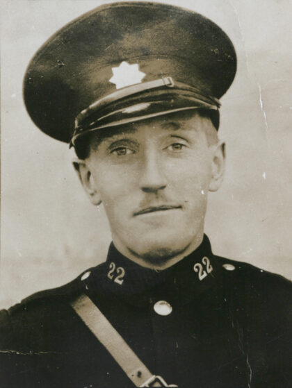 【jpg清晰版】成都路警察局警员1934年上海.jpg