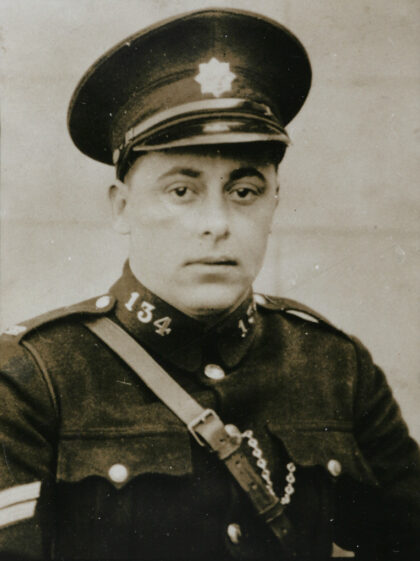 【jpg清晰版】成都路警察局警员1934年上海.jpg