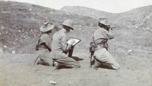 【jpg清晰版】托克上尉与两名士兵在射击场第一华人团.jpg
