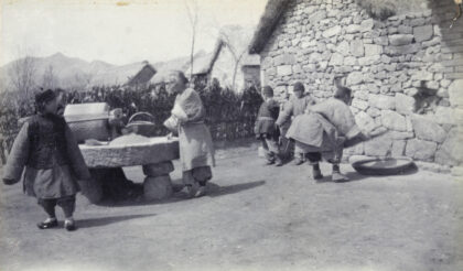 【jpg清晰版】扬谷和碾磨谷物约1902年.jpg