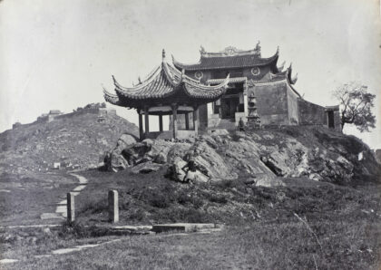 【jpg清晰版】招宝山脚下的镇海寺庙.jpg