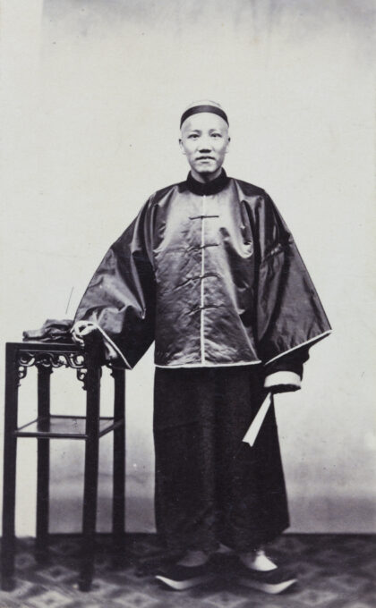 【jpg清晰版】持扇男子肖像.jpg