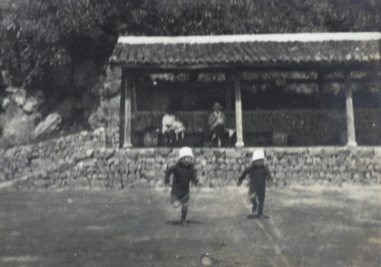 【jpg清晰版】斯坦利和巴里·佩克在莫干山网球场.jpg