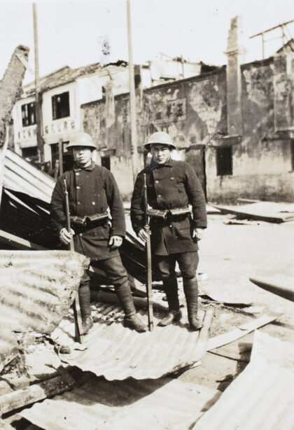 【jpg清晰版】日本哨兵上海闸北1932年.jpg