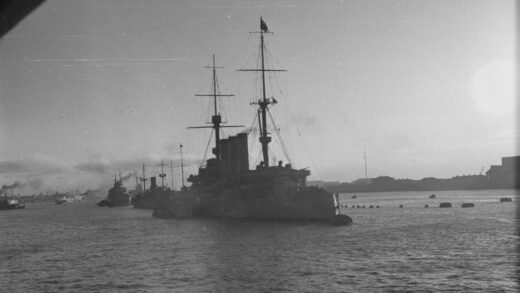 【jpg清晰版】日本巡洋舰出云号及其他船只黄浦江上海.jpg