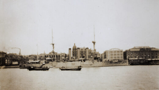 【jpg清晰版】日本巡洋舰出云号黄浦江上海1932年.jpg