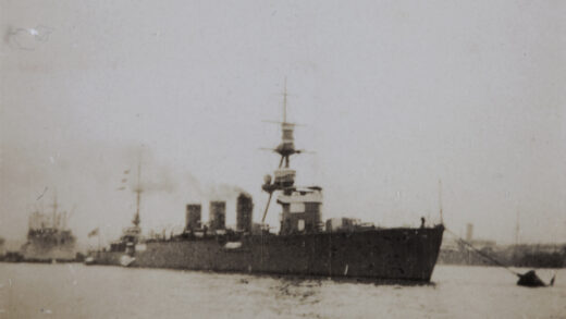 【jpg清晰版】日本巡洋舰大井黄浦江上海1932年.jpg