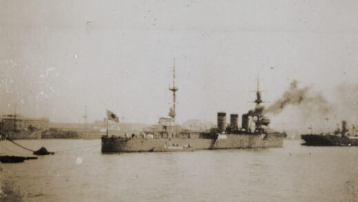 【jpg清晰版】日本巡洋舰大井黄浦江上海1932年.jpg