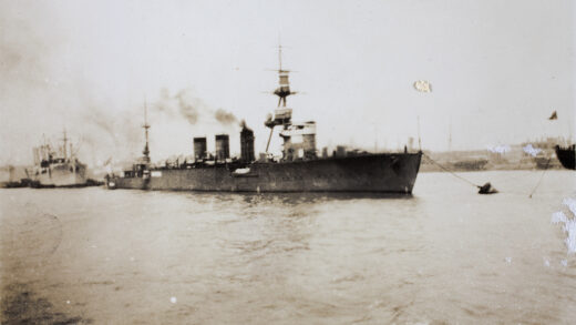 【jpg清晰版】日本巡洋舰大井黄浦江上海1932年.jpg