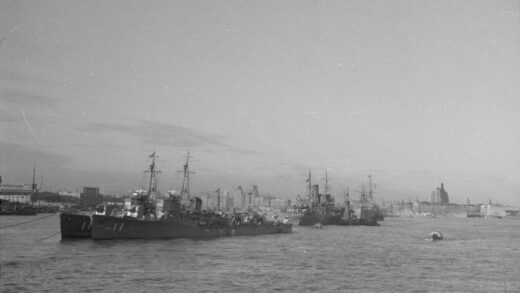 【jpg清晰版】日本海军鸿级鱼雷艇雁与鹭上海黄浦江.jpg
