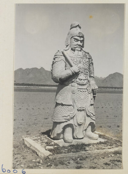 【jpg清晰版】明陵神道上的持杖石武士.jpg