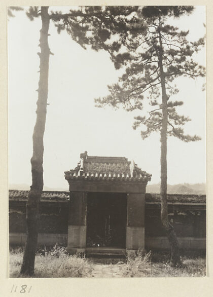 【jpg清晰版】普洛寺墙上的门.jpg