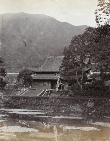 【jpg清晰版】普陀山池畔寺庙.jpg