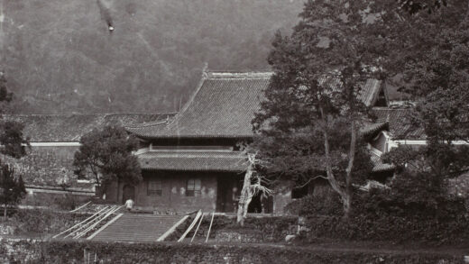 【jpg清晰版】普陀山池畔寺庙.jpg