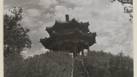 【jpg清晰版】景山公园的小双檐八角亭.jpg