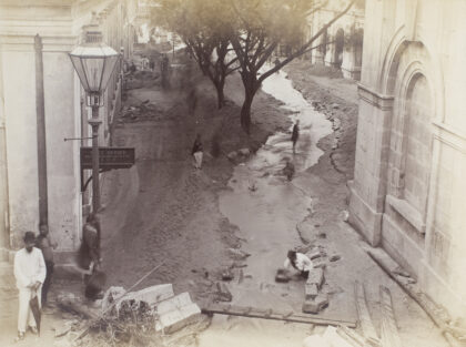 【jpg清晰版】暴风雨后的毕打街香港.jpg