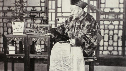 【jpg清晰版】李鸿章（1823—1901）身着毛皮大衣.jpg