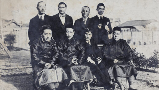 【jpg清晰版】查尔斯、威廉和比尔·哈钦森与五名身份不明的男子在虹口区通山路35号的花园里上海.jpg