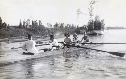 【jpg清晰版】格拉迪斯·埃夫格雷夫参加1932年上海亨利赛艇会女子四人艇比赛.jpg