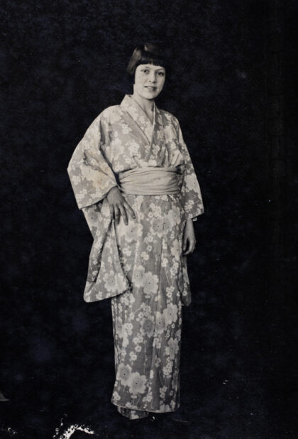【jpg清晰版】梅布尔·帕克身穿日本和服上海虹口.jpg