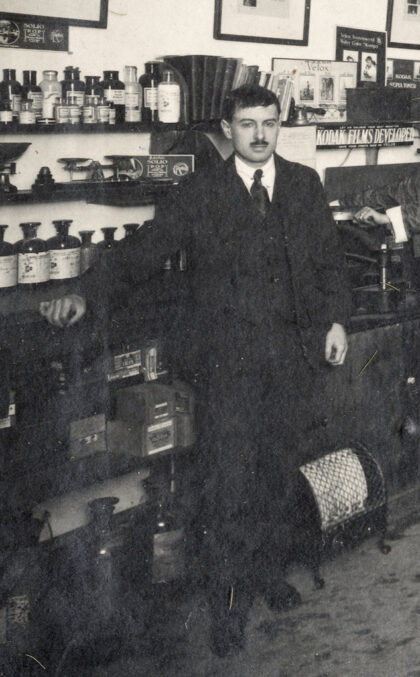 【jpg清晰版】汤米·克雷林1923年于上海柯达专业学校.jpg