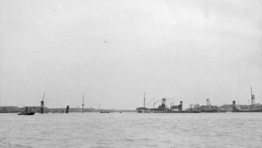 【jpg清晰版】沉船上海1938年4月.jpg