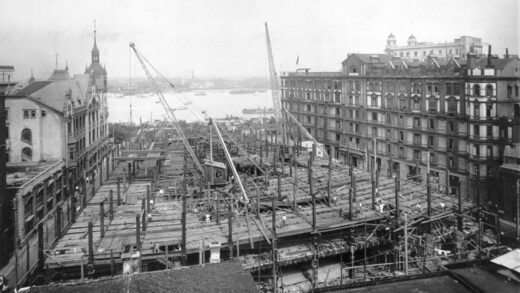 【jpg清晰版】沙逊大厦（华懋饭店）施工中上海1927年7月.jpg