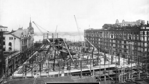 【jpg清晰版】沙逊大厦（华懋饭店）施工中上海1927年8月.jpg