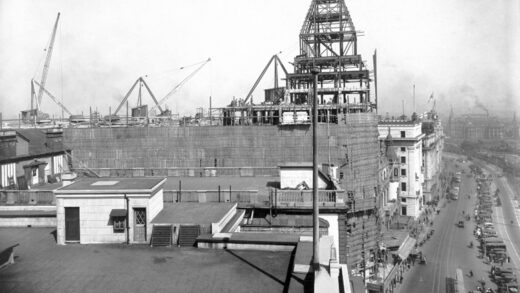 【jpg清晰版】沙逊大厦（华懋饭店）施工中上海外滩1928年.jpg