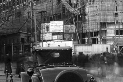 【jpg清晰版】沙逊大厦（国泰饭店）施工期间的承包商告示板上海1928年1月.jpg