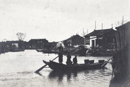 【jpg清晰版】河船与水边建筑.jpg
