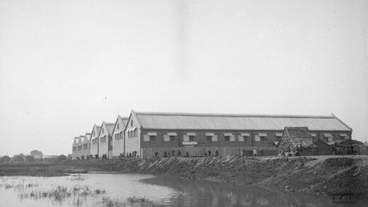 【jpg清晰版】河边仓库广州1907年.jpg