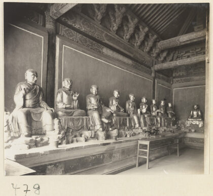 【jpg清晰版】法源寺寺庙内部展示十罗汉沿墙而坐.jpg