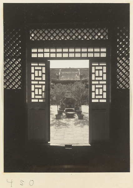 【JPG清晰版】法源寺寺庙建筑门展示格子窗和庭院景观