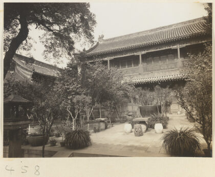 【jpg清晰版】法源寺藏经楼前庭院.jpg