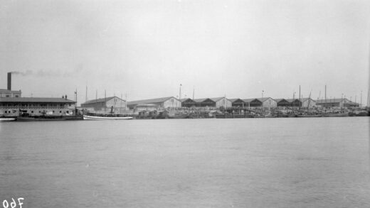 【jpg清晰版】浦口长江沿岸的南京货栈.jpg