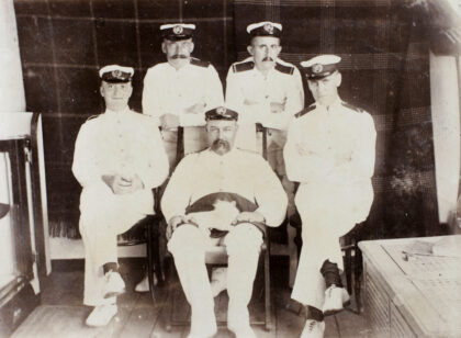 【jpg清晰版】海关税收巡洋舰凯潘号官员1898年于海口.jpg