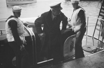 【jpg清晰版】海军上将哈里·欧文·亚内尔从奥古斯塔号登陆上海.jpg