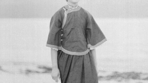 【jpg清晰版】海岸边的女人.jpg
