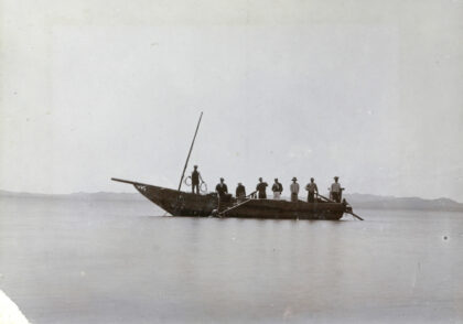 【jpg清晰版】深海潜水员在船边.jpg