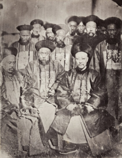 【jpg清晰版】湖广总督官文及其随员汉口1858年.jpg