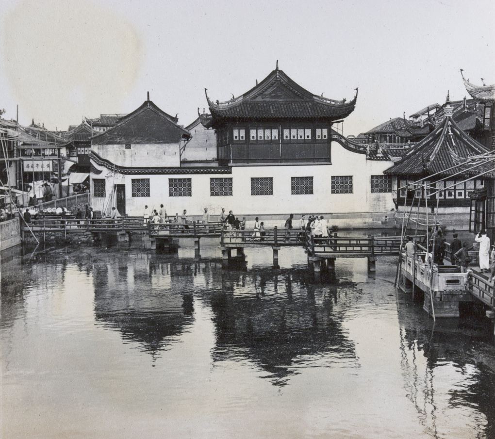 【JPG清晰版】湖心亭的之字形桥（湖心亭柳树图案茶馆上海）