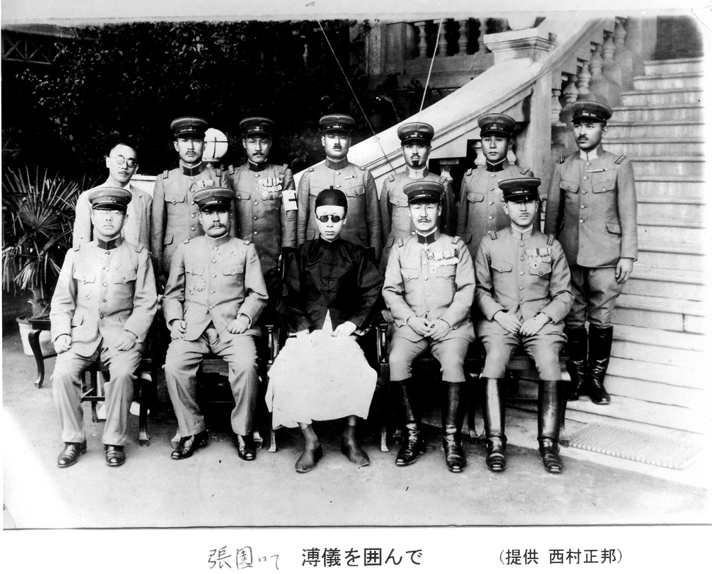 【JPG清晰版】溥仪与日本军官在天津张园（张彪府邸）