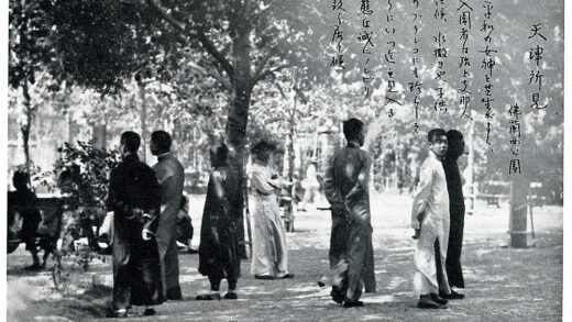 【jpg清晰版】漫步在树荫下法国公园天津.jpg