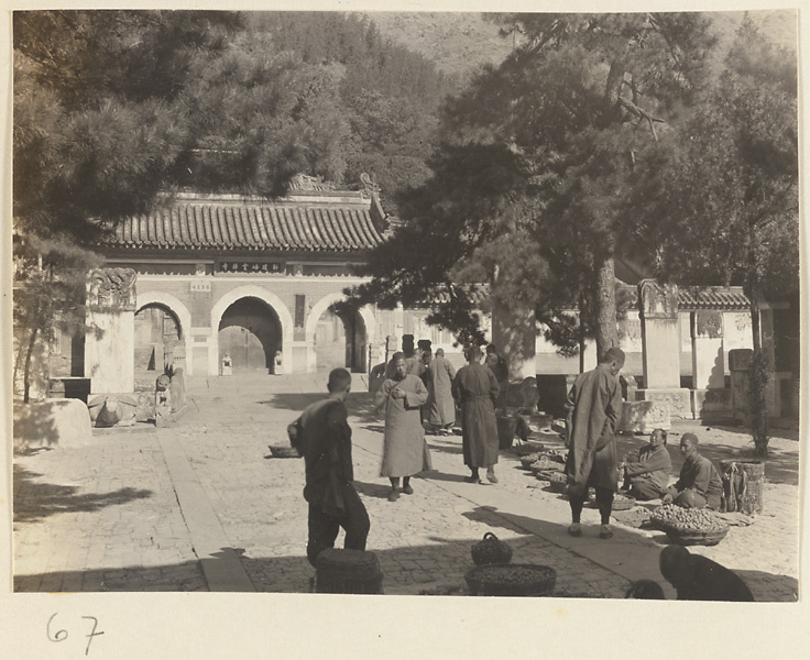 【JPG清晰版】潭柘寺门前市场和石碑旁的人们