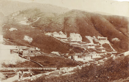 【jpg清晰版】牯岭邮局外的景色1900年.jpg