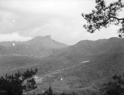 【jpg清晰版】狮子山（从香港新界望去）.jpg