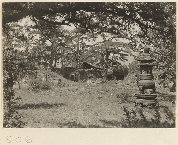 【JPG清晰版】玉泉山寺庙建筑旁香炉和门