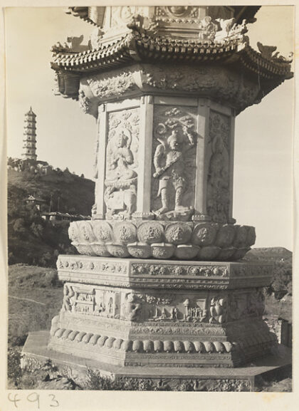【jpg清晰版】玉泉山玉峰塔（左）和华藏海塔细节展示浮雕板（右）.jpg